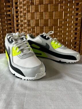 Nike Air Max 90 Gore-Tex White Volt Black Men’s Size 11 Waterproof FD5810-102